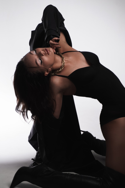 Заказать фотосессию в стиле Ню в 2-х образах в Томске от сети фотостудии Fashion Box

 – фото № 10