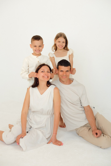 Заказать семейную фотосессию в студии с детьми в Томске от Fashion Box
 – фото № 27