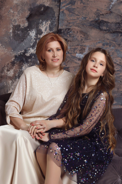 Заказать фотосессию для 2-х подруг в студии в Томске от фотостудии Fashion Box

 – фото № 10