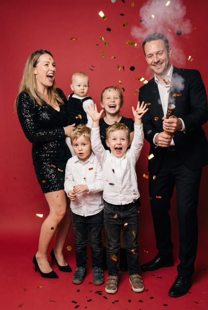 Заказать семейную фотосессию в студии с детьми в Томске от Fashion Box
 – фото № 4