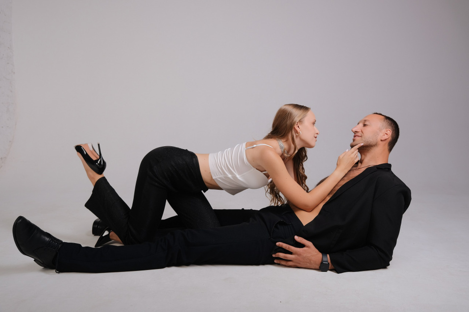 Заказать фотосессию Love Story в студии от сети фотостудий Fashion Box в Томске

 – фото № 1