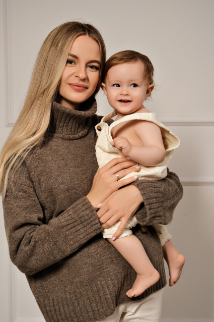 Заказать семейную фотосессию в студии с детьми в Екатеринбурге от Fashion Box
 – фото № 51