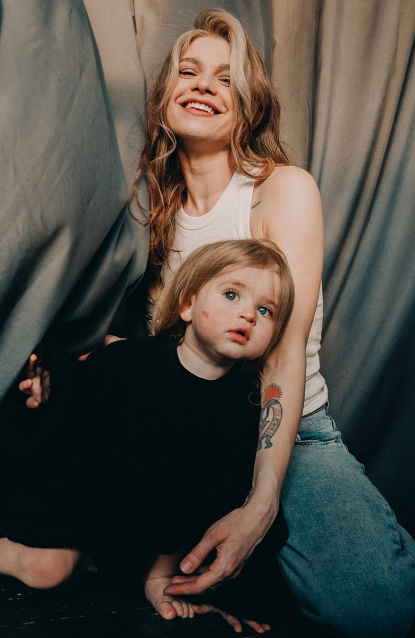 Заказать семейную фотосессию в студии с детьми в Томске от Fashion Box
 – фото № 9