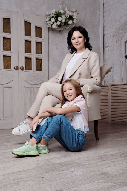 Заказать семейную фотосессию в студии с детьми в Екатеринбурге от Fashion Box
 – фото № 8