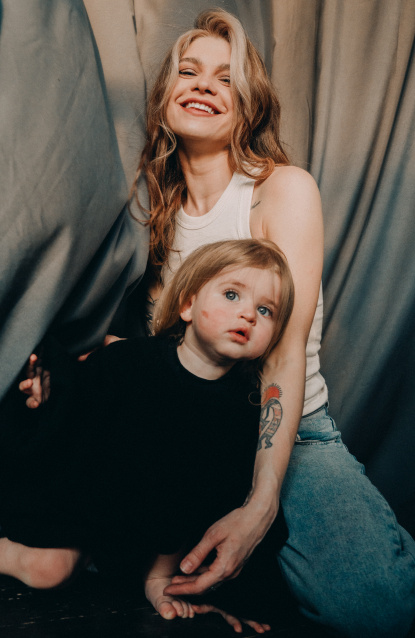 Заказать семейную фотосессию в студии с детьми в Томске от Fashion Box
 – фото № 6