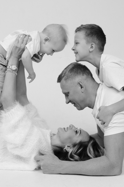 Заказать семейную фотосессию в студии с детьми в Томске от Fashion Box
 – фото № 7