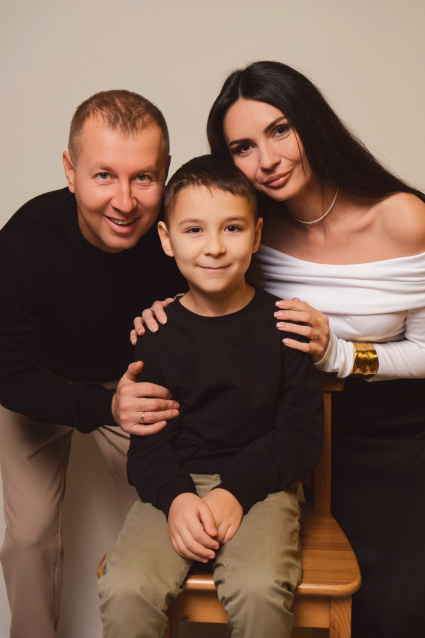 Заказать семейную фотосессию в студии с детьми в Томске от Fashion Box
 – фото № 22