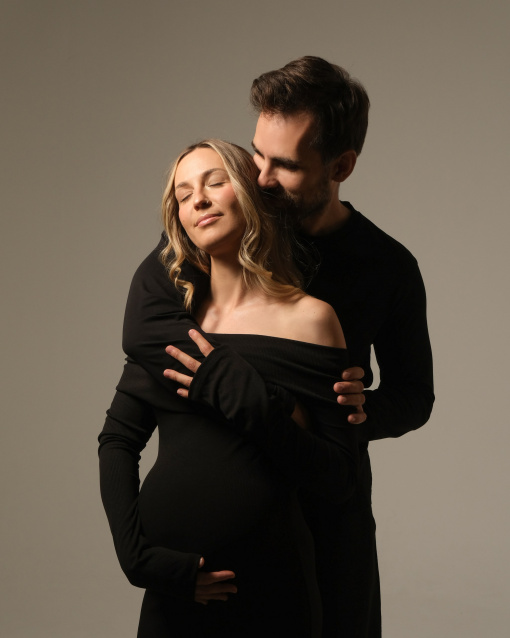 Заказать фотосессию для беременных в студии от компании Fashion Box в Томске
 – фото № 3