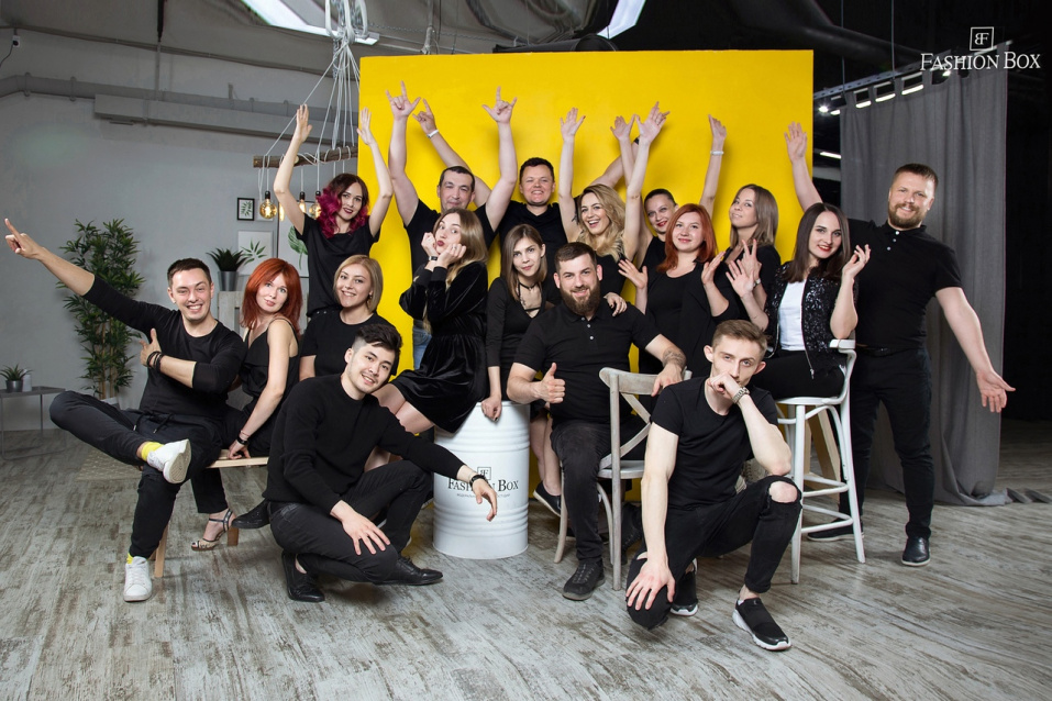 Заказать корпоративную фотосессию в студии от фотостудии Fashion Box в Екатеринбурге
 – фото № 1