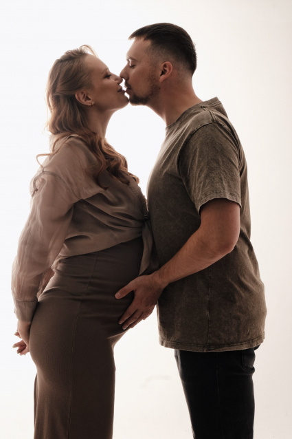 Заказать фотосессию для беременных в студии от компании Fashion Box в Томске
 – фото № 16