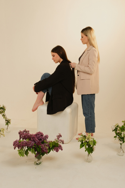 Заказать фотосессию для 2-х подруг в студии в Томске от фотостудии Fashion Box

 – фото № 14