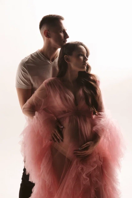 Заказать фотосессию для беременных в студии от компании Fashion Box в Томске
 – фото № 21