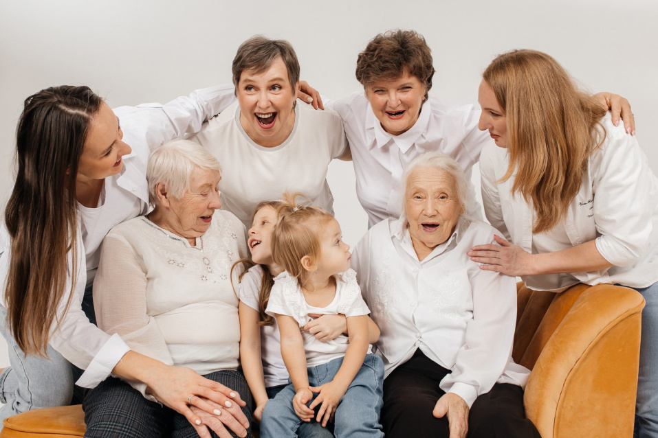 Заказать семейную фотосессию в студии с детьми в Томске от Fashion Box
 – фото № 28