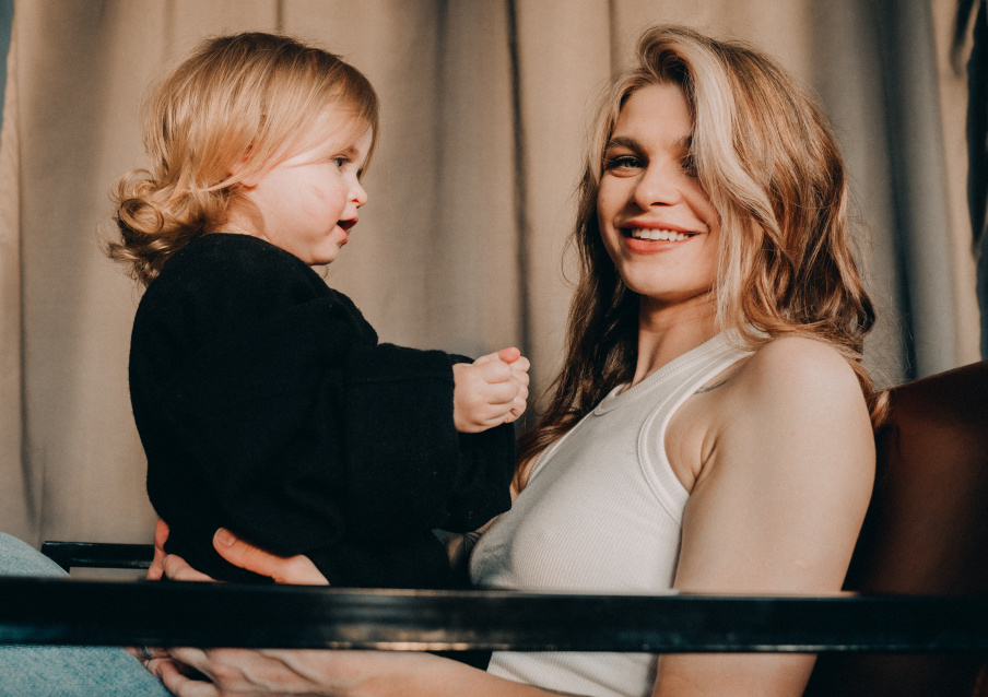 Заказать семейную фотосессию в студии с детьми в Томске от Fashion Box
 – фото № 5