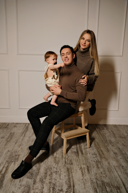 Заказать семейную фотосессию в студии с детьми в Томске от Fashion Box
 – фото № 7