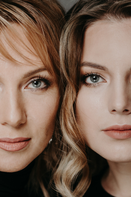 Заказать фотосессию для 2-х подруг в студии в Томске от фотостудии Fashion Box

 – фото № 3