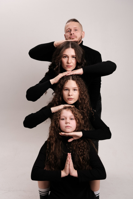 Заказать семейную фотосессию в студии с детьми в Томске от Fashion Box
 – фото № 23