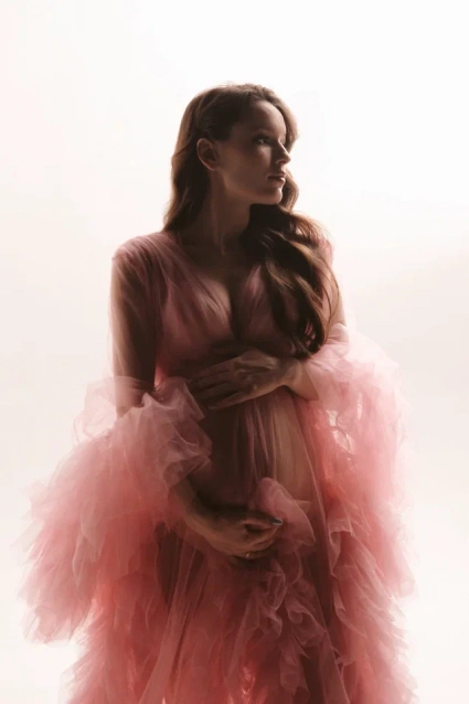 Заказать фотосессию для беременных в студии от компании Fashion Box в Томске
 – фото № 22