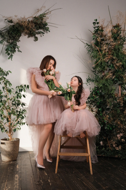 Заказать фотосессию для 2-х подруг в студии в Томске от фотостудии Fashion Box

 – фото № 11