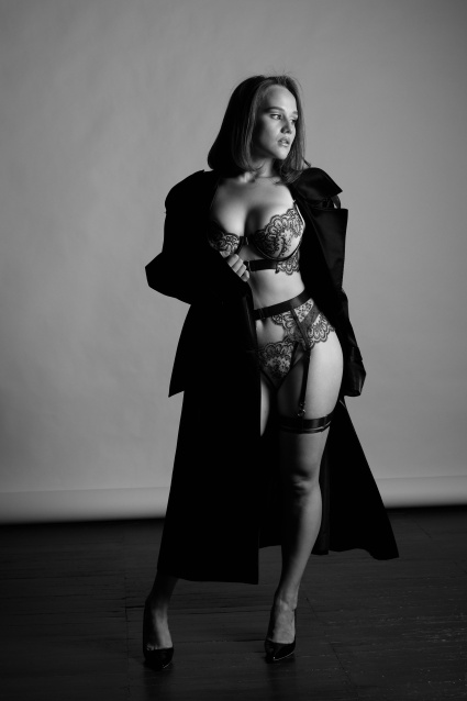 Заказать фотосессию в стиле Ню в 2-х образах в Томске от сети фотостудии Fashion Box

 – фото № 11