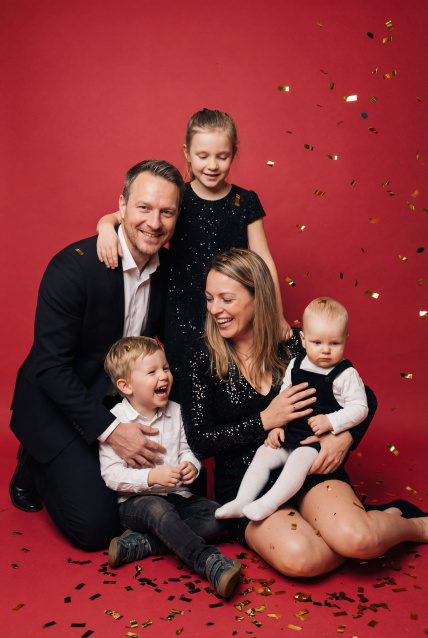 Заказать семейную фотосессию в студии с детьми в Томске от Fashion Box
 – фото № 11