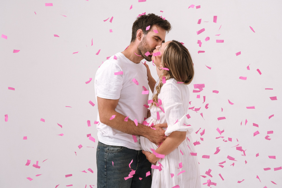 Заказать фотосессию для беременных в студии от компании Fashion Box в Томске
 – фото № 5