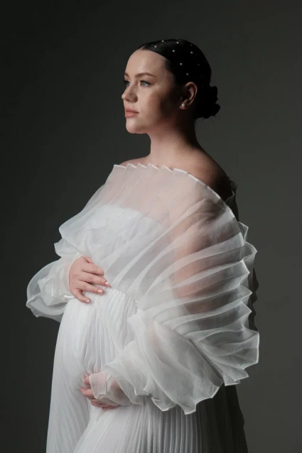 Заказать фотосессию для беременных в студии от компании Fashion Box в Томске
 – фото № 8