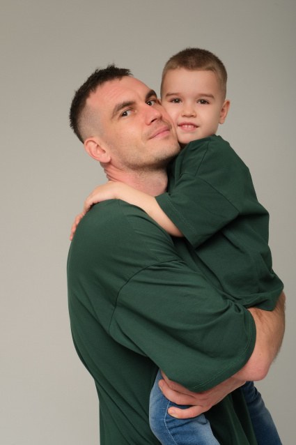 Заказать семейную фотосессию в студии с детьми в Томске от Fashion Box
 – фото № 3