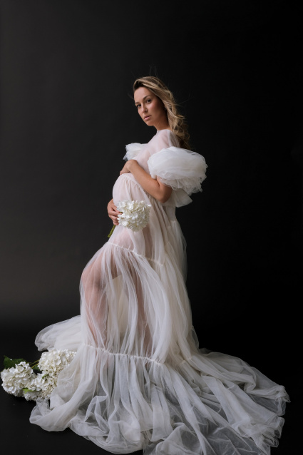 Заказать фотосессию для беременных в студии от компании Fashion Box в Томске
 – фото № 7