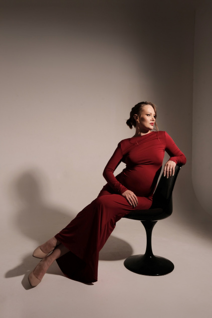 Заказать фотосессию для беременных в студии от компании Fashion Box в Томске
 – фото № 17