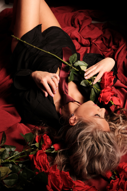 Заказать фотосессию в стиле Ню в 2-х образах в Томске от сети фотостудии Fashion Box

 – фото № 9